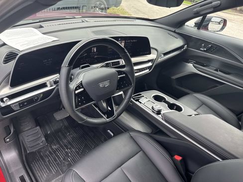 Certified 2025 Cadillac Lyriq Luxury w/ LPO, Floor Liner Package AWD/4WD image 21