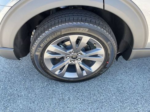 New 2026 Ford Explorer Active w/ Active Comfort Package AWD/4WD image 17