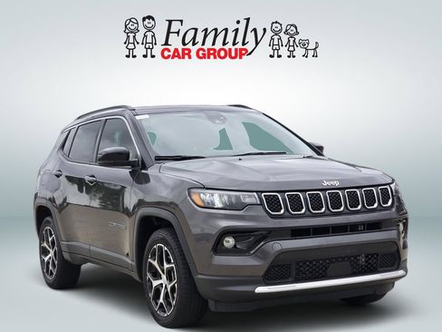 Used 2024 Jeep Compass Limited AWD/4WD image 2