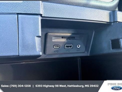 Used 2022 Chevrolet Silverado 1500 High Country w/ Technology Package image 24