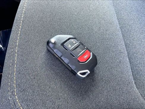 Used 2025 Jeep Wrangler Unlimited Sahara AWD/4WD image 35