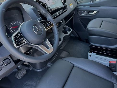 Used 2024 Mercedes-Benz Sprinter 4500 image 15