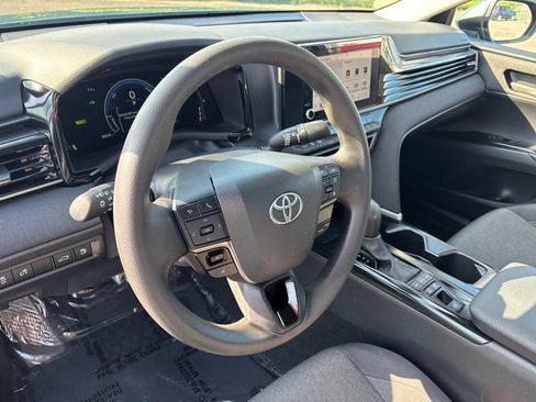 Used 2025 Toyota Camry LE AWD/4WD image 13