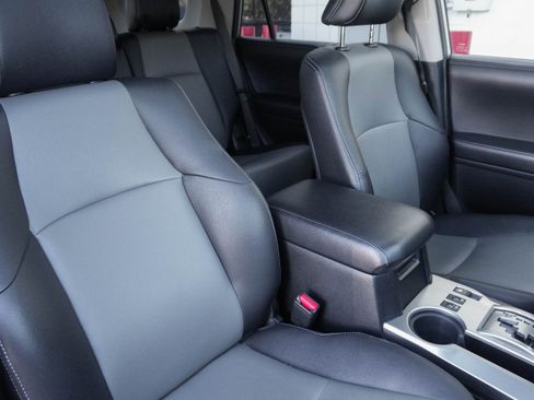 Used 2018 Toyota 4Runner SR5 Premium image 10