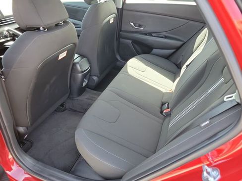 Used 2025 Hyundai Elantra Blue image 21