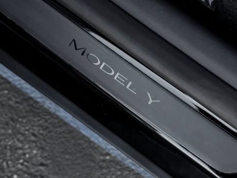 Used 2023 Tesla Model Y Performance AWD/4WD image 25
