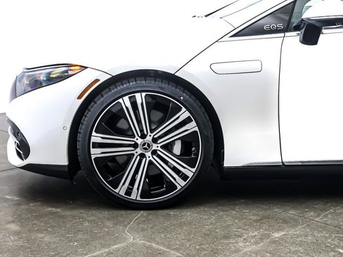 Used 2022 Mercedes-Benz EQS 450+ Sedan image 11