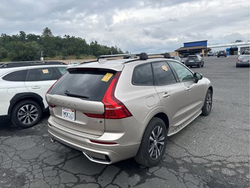 Used 2024 Volvo XC60 B5 Core image 5