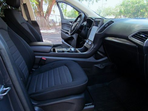 Used 2021 Ford Edge SE image 32