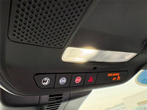 Used 2025 GMC Acadia Elevation image 16