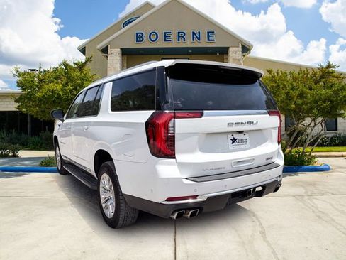Used 2025 GMC Yukon XL Denali AWD/4WD image 2