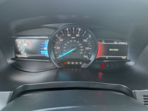Used 2019 Ford Explorer XLT w/ Equipment Group 202A FWD image 15
