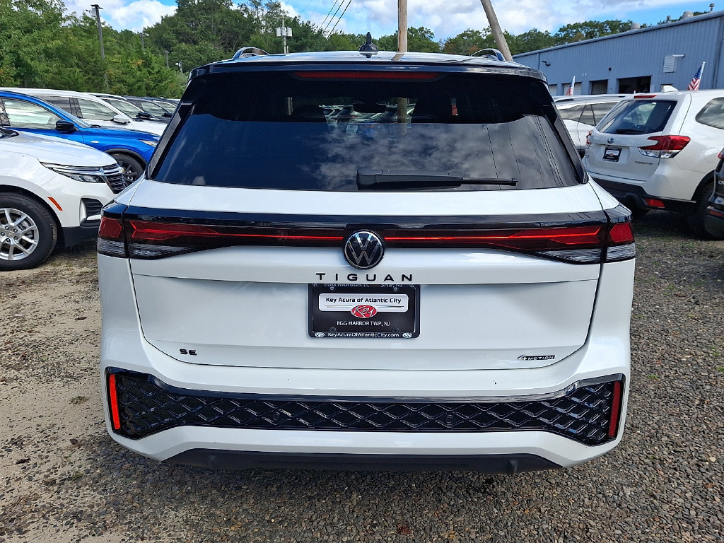 Used 2025 Volkswagen Tiguan SE R-Line AWD/4WD image 5