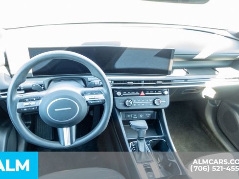 Used 2025 Hyundai Santa Cruz SE FWD image 24