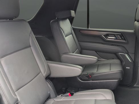 Used 2025 GMC Yukon Denali AWD/4WD image 27