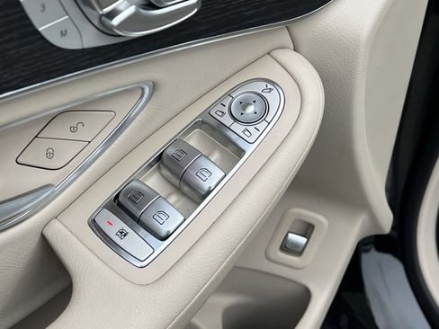 Used 2021 Mercedes-Benz GLC 300 4MATIC image 12