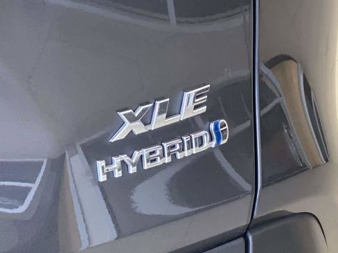 Used 2021 Toyota RAV4 XLE w/ Convenience Package AWD/4WD image 11