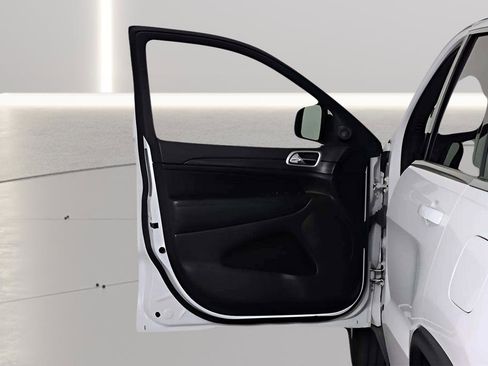 Used 2021 Jeep Grand Cherokee Laredo image 35