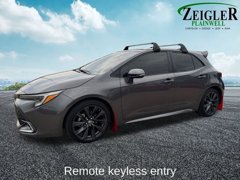 Used 2025 Toyota Corolla XSE FWD image 2