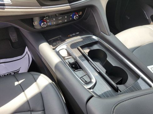 Used 2024 Buick Enclave Premium image 18