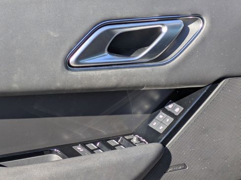 Used 2024 Land Rover Range Rover Velar Dynamic SE image 11