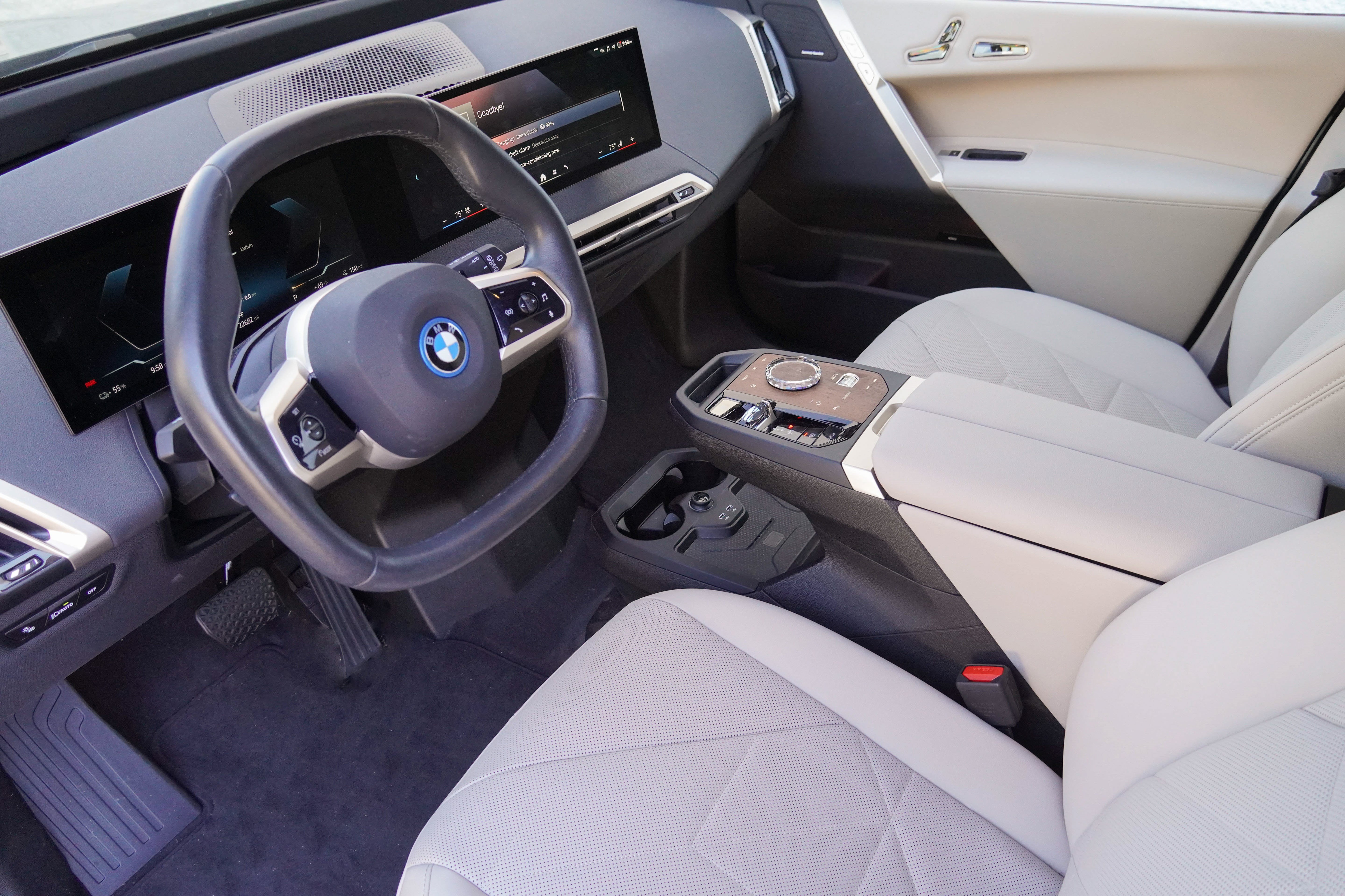 Certified 2024 BMW iX xDrive50 w/ Premium Package AWD/4WD image 10