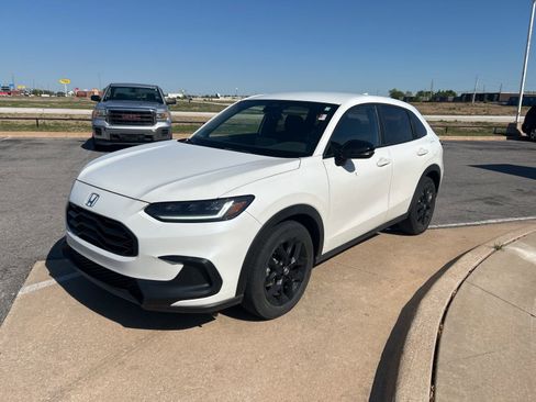 Used 2024 Honda HR-V Sport image 1