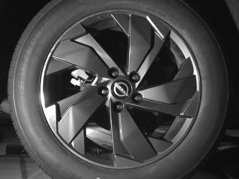 Used 2025 Nissan Rogue SV FWD image 15