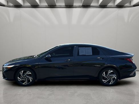 Certified 2025 Hyundai Elantra SEL FWD image 2