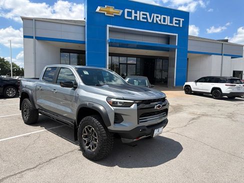Used 2025 Chevrolet Colorado ZR2 w/ Technology Package AWD/4WD image 1