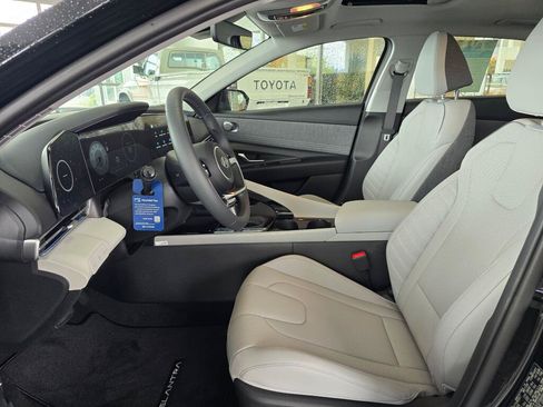 New 2026 Hyundai Elantra Limited FWD image 17
