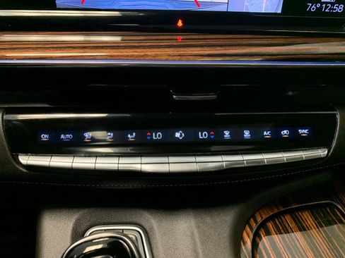 Used 2023 Cadillac Escalade ESV Premium Luxury AWD/4WD image 34