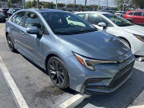 Used 2023 Toyota Corolla SE image 2
