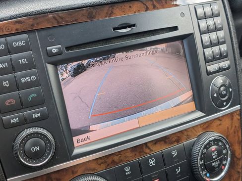 Used 2012 Mercedes-Benz R 350 4MATIC image 17