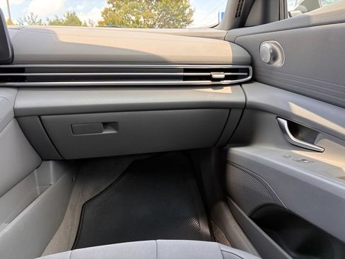 Used 2025 Hyundai Elantra Hybrid FWD image 35