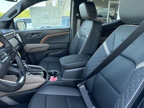 New 2026 GMC Canyon Denali w/ LPO, Black Badging Package AWD/4WD image 5