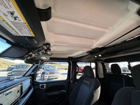 Certified 2024 Jeep Gladiator Mojave w/ Dual Top Group image 33