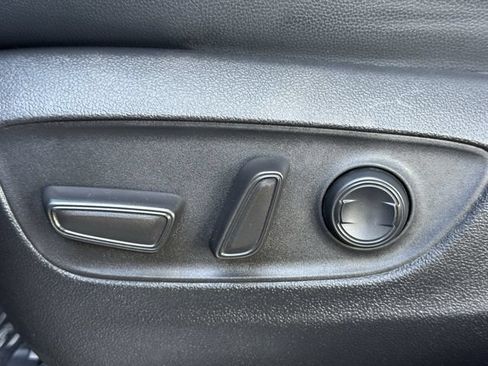 Used 2022 Toyota Highlander XSE FWD image 25