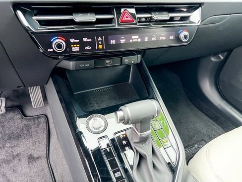 New 2025 Kia Niro EX image 22