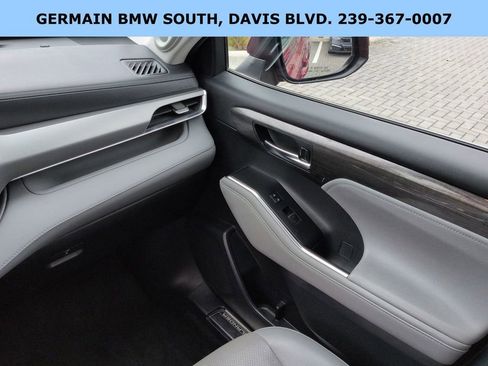 Used 2021 Toyota Highlander Platinum image 18