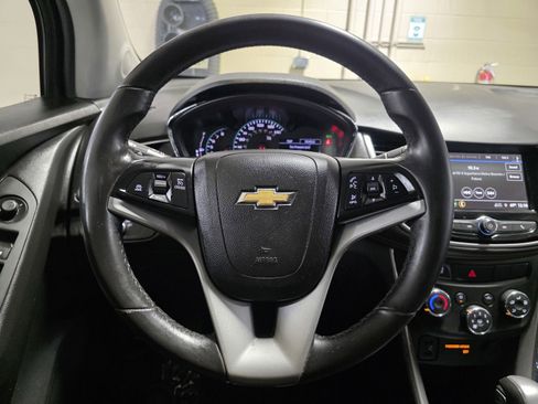 Used 2019 Chevrolet Trax LT w/ LT Convenience Package image 29