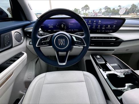 Used 2025 Buick Enclave Avenir w/ Super Cruise Package image 5