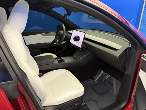 Used 2026 Tesla Model Y 2WD image 23