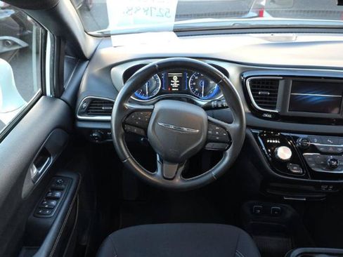 Used 2018 Chrysler Pacifica Touring Plus w/ S Appearance Package FWD image 12