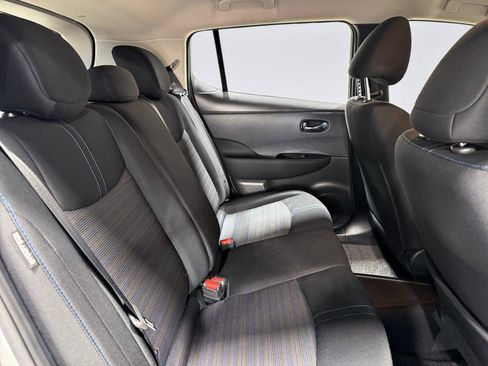 Used 2021 Nissan Leaf SV w/ SV Technology Package image 22