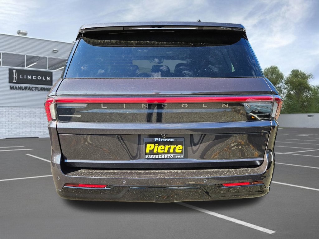 New 2027 Lincoln Navigator Reserve AWD/4WD image 4