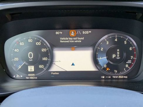 Used 2021 Volvo XC40 T4 Momentum w/ Premium Package FWD image 30