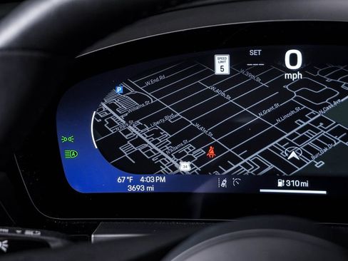 Certified 2025 Porsche Macan 4S Electric AWD/4WD image 21