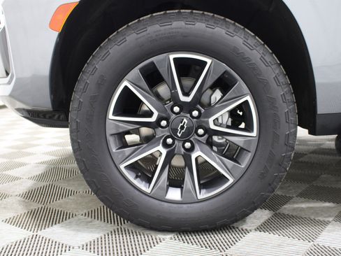 Used 2022 Chevrolet Suburban Z71 w/ Luxury Package AWD/4WD image 37