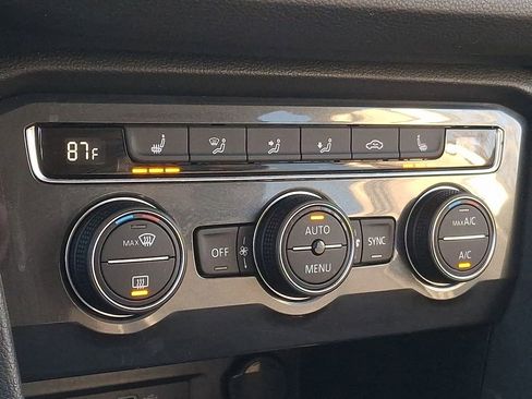 Used 2021 Volkswagen Tiguan SE image 12